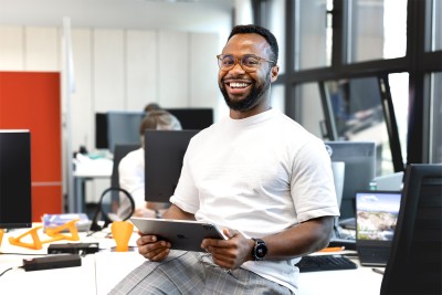 Portrait eines Mitarbeiters von congatec